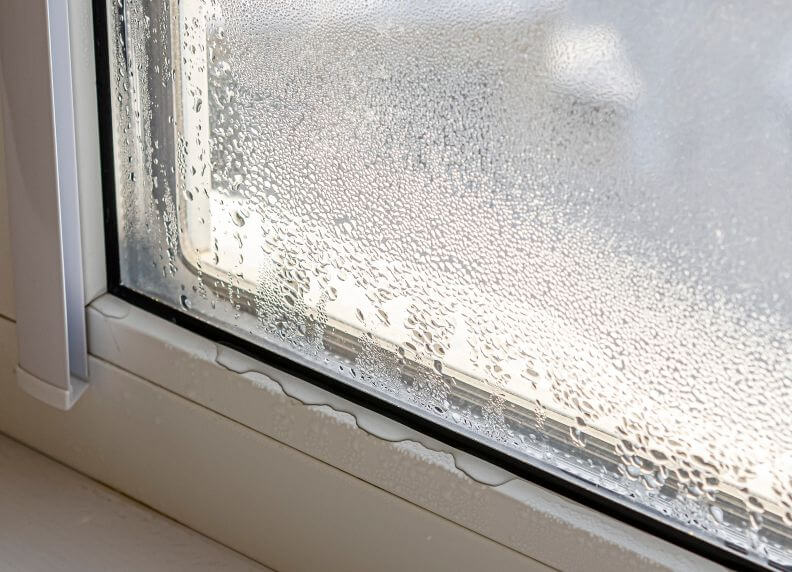 Skuteczne sposoby na parujące okna w domu